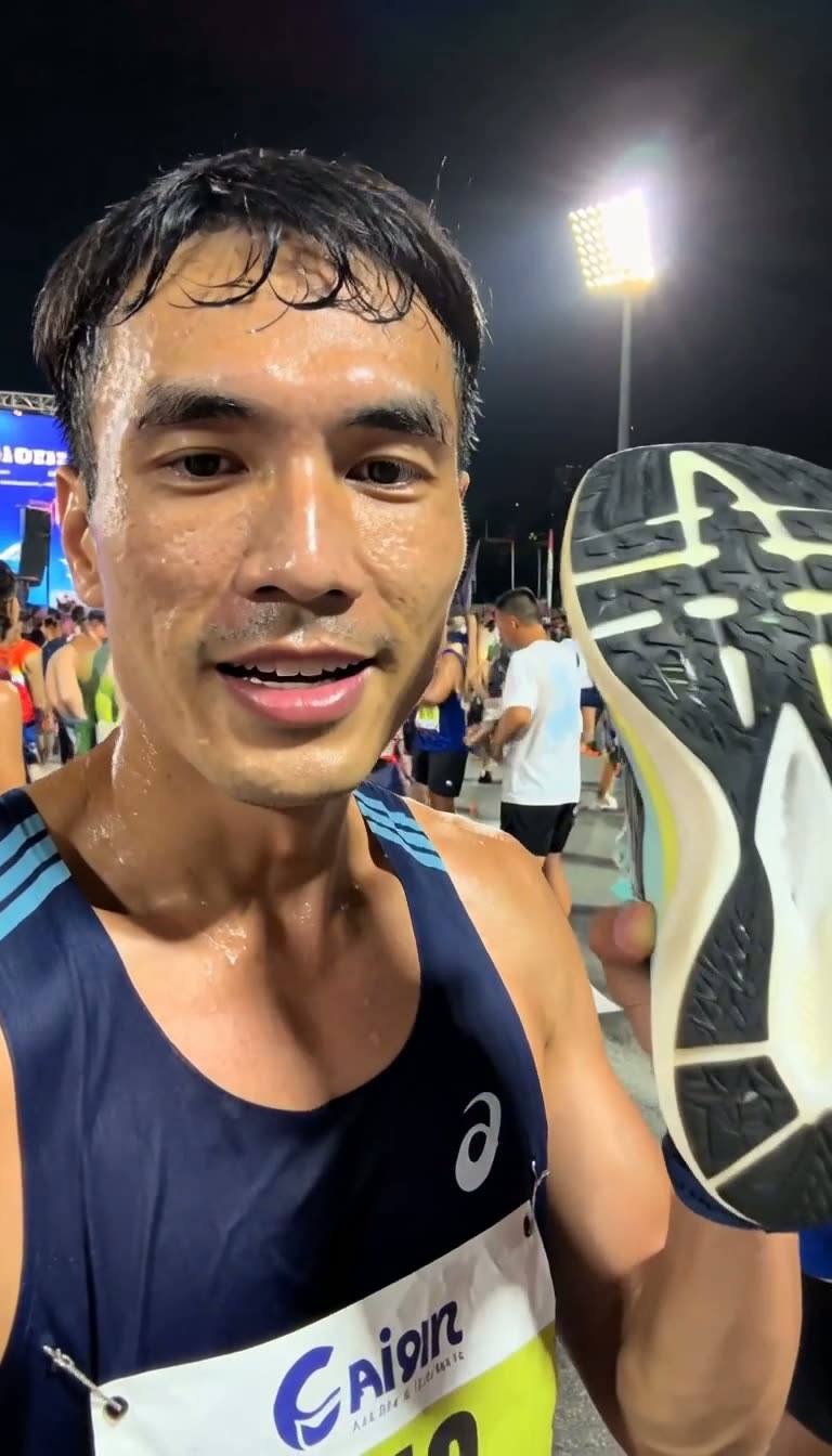 Night Marathon — Race Shoe Review — AI generated 9:16 film frame
